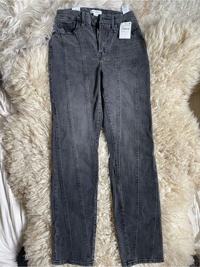 Good American Slim Panel-Detail Jeans in Charcoal